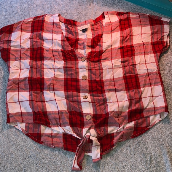 Universal Thread 🧵 Crop Top - Picture 1 of 6